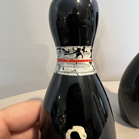 Bowling Pins Salt and Pepper Shakers 1949 Mid Century Kitsch Black Vintage - Picture 6 of 8